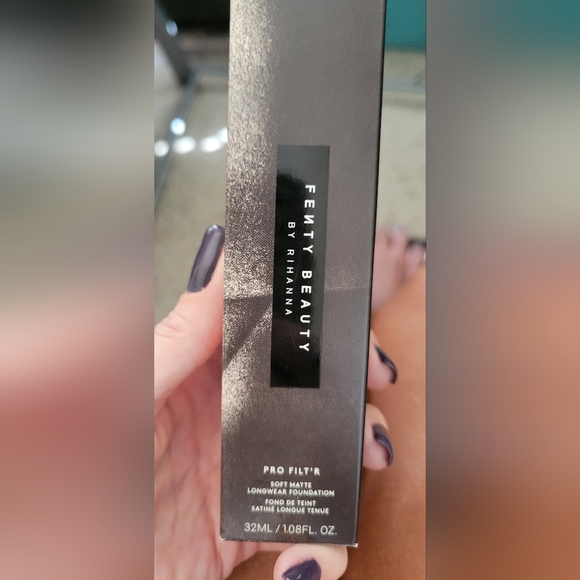 Fenty Beauty Pro Filt'r Soft Mattr Foundation - Picture 3 of 5